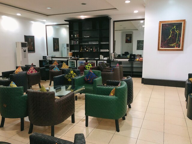 Lounge thumbnail 1