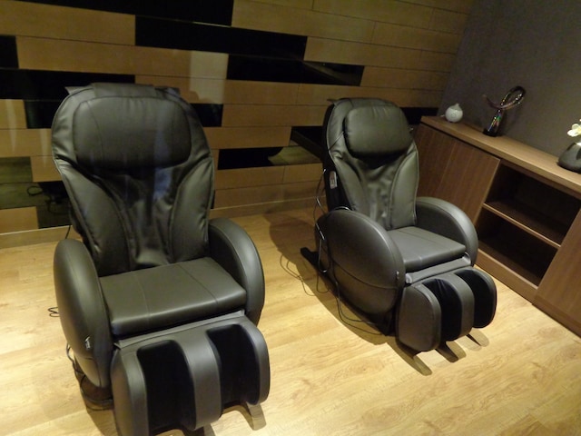 Lounge thumbnail 5