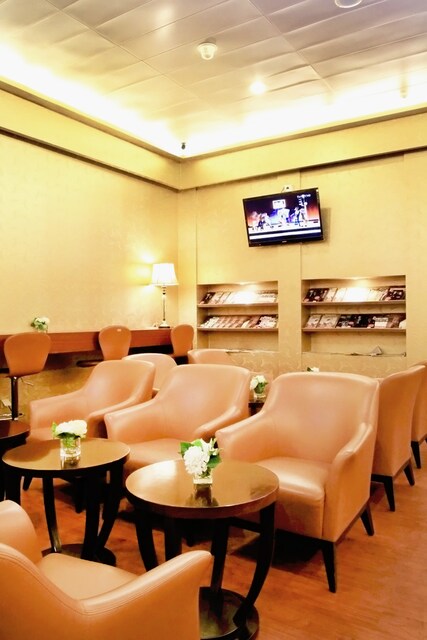 Lounge thumbnail 4