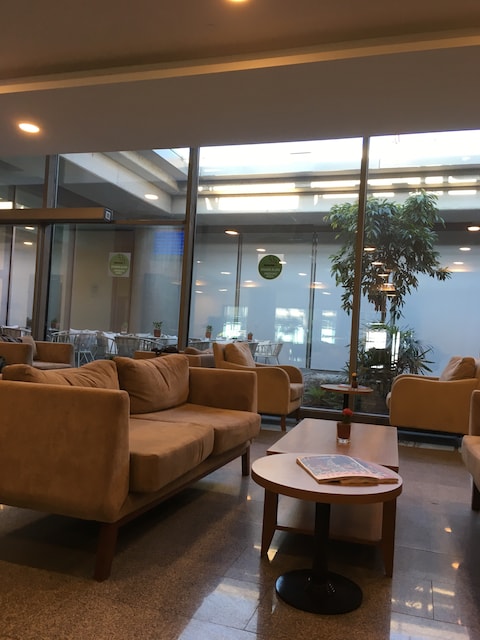 Lounge thumbnail 2