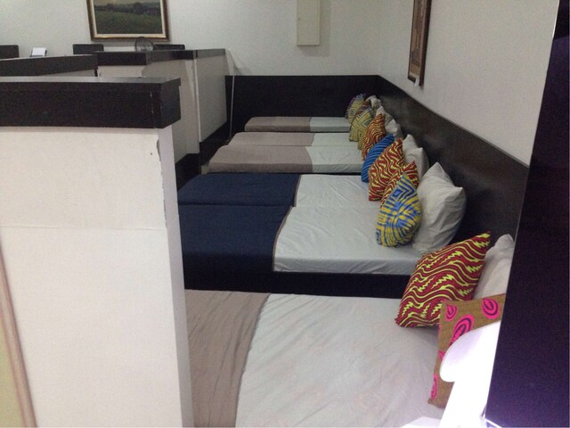 Lounge thumbnail 4