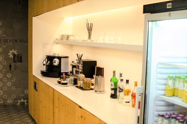 Lounge thumbnail 4