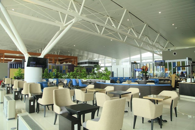 Lounge thumbnail 3