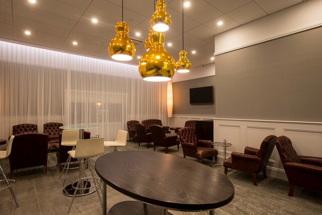 Lounge thumbnail 3