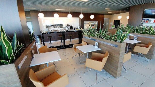 Lounge thumbnail 3