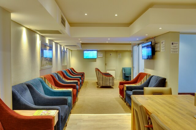 Lounge thumbnail 4