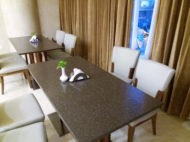 Lounge thumbnail 2