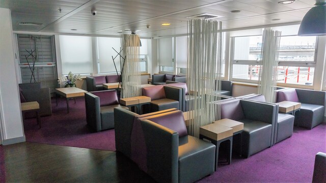 Lounge thumbnail 2