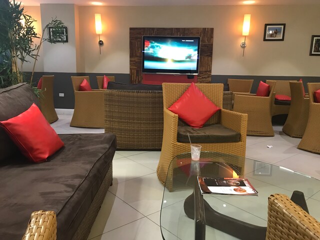 Lounge thumbnail 5