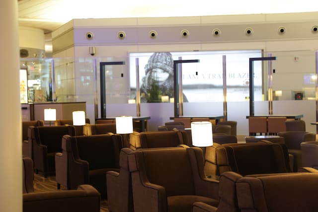 Lounge thumbnail 4