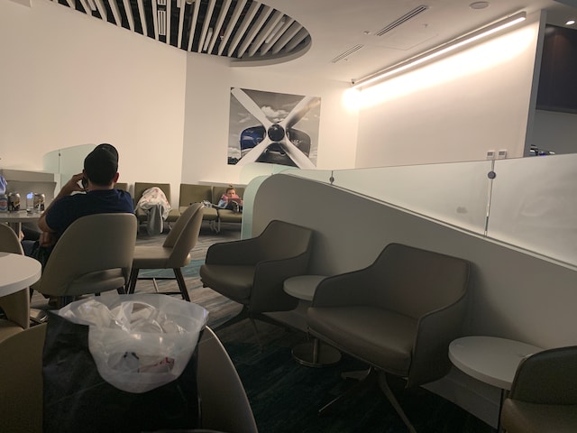 Lounge thumbnail 3