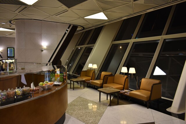 Lounge thumbnail 4