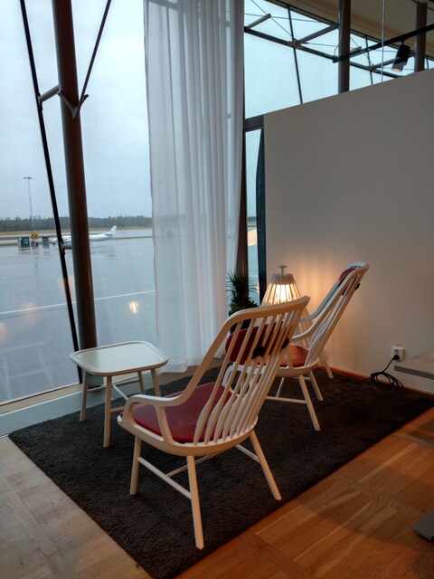 Lounge thumbnail 3
