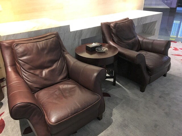 Lounge thumbnail 2