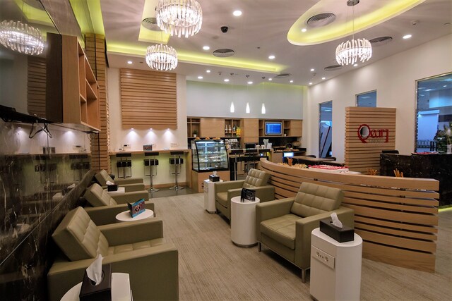 Lounge thumbnail 2