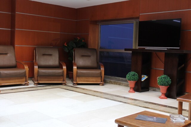 Lounge thumbnail 3