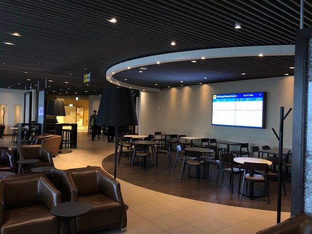 Lounge thumbnail 5