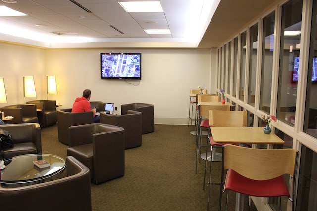 Lounge thumbnail 2