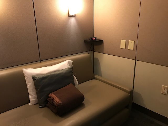 Lounge thumbnail 2