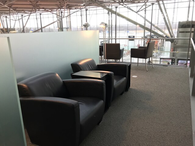 Lounge thumbnail 2