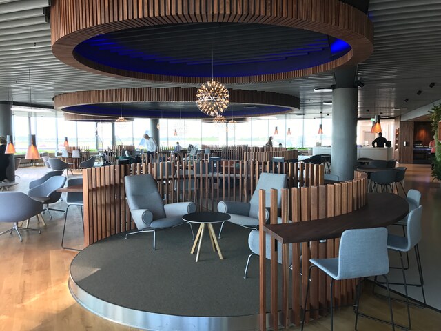 Lounge thumbnail 2