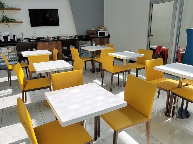 Lounge thumbnail 1