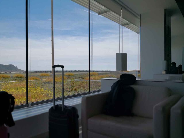 Lounge thumbnail 2