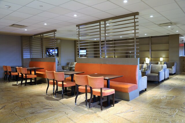 Lounge thumbnail 5