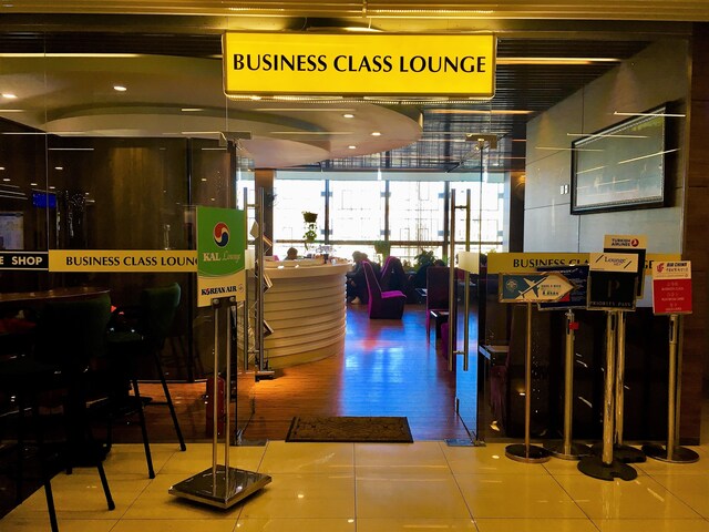 Lounge thumbnail 2
