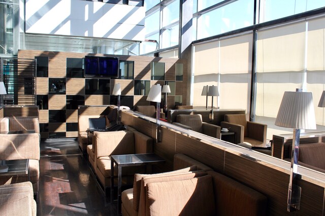 Lounge thumbnail 2