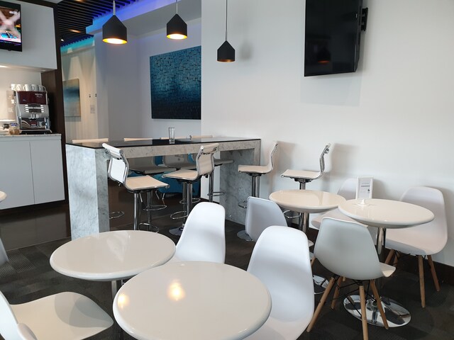 Lounge thumbnail 1