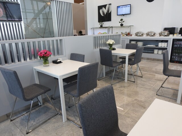 Lounge thumbnail 1