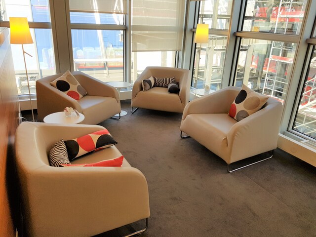 Lounge thumbnail 4