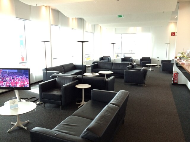 Lounge thumbnail 1