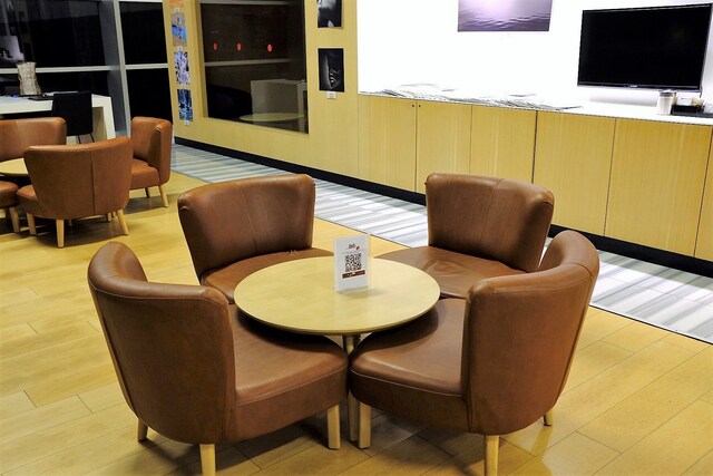 Lounge thumbnail 4