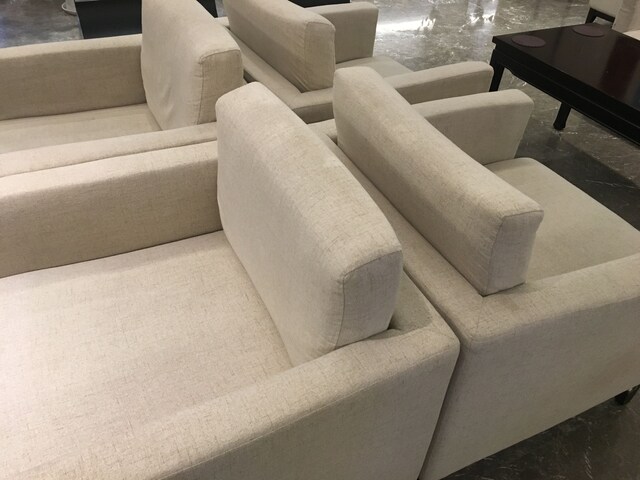 Lounge thumbnail 1