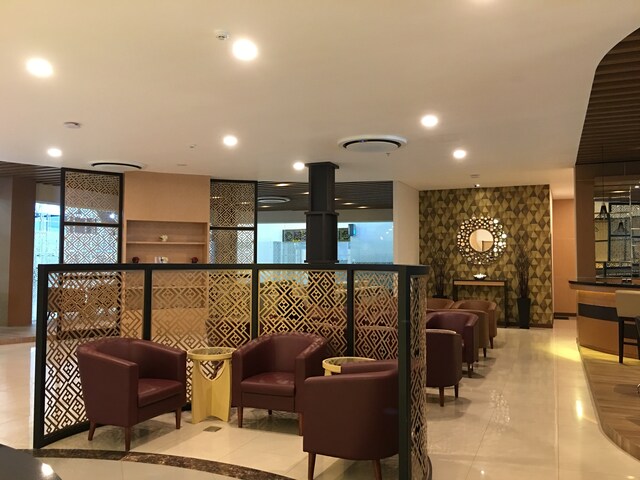 Lounge thumbnail 1