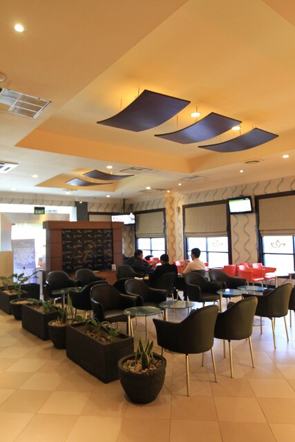 Lounge thumbnail 2
