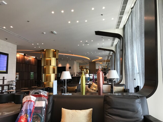 Lounge thumbnail 3