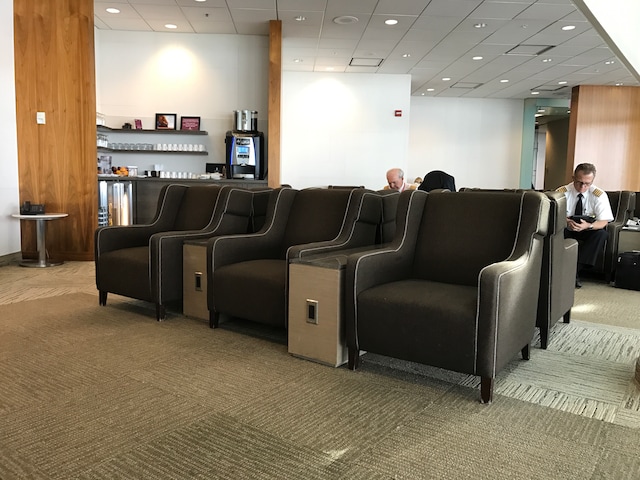 Lounge thumbnail 3