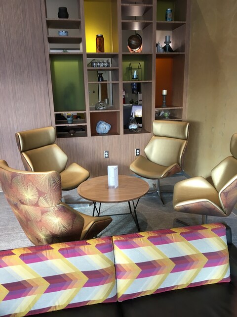 Lounge thumbnail 2