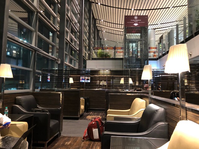 Lounge thumbnail 3