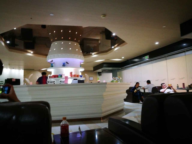 Lounge thumbnail 2