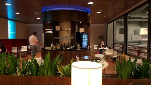 Lounge thumbnail 4