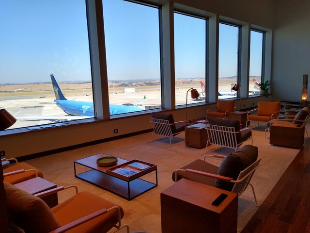 Lounge thumbnail 2