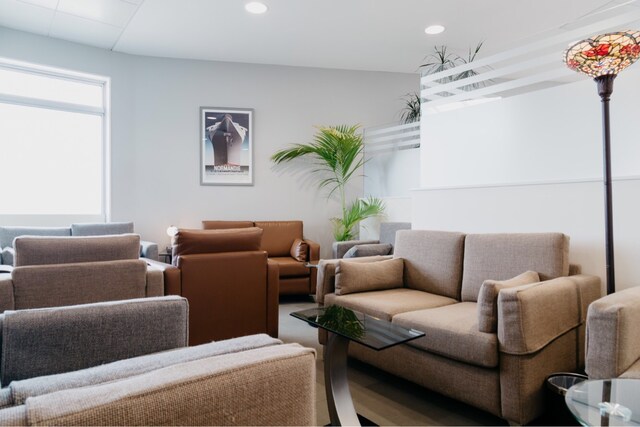 Lounge thumbnail 5