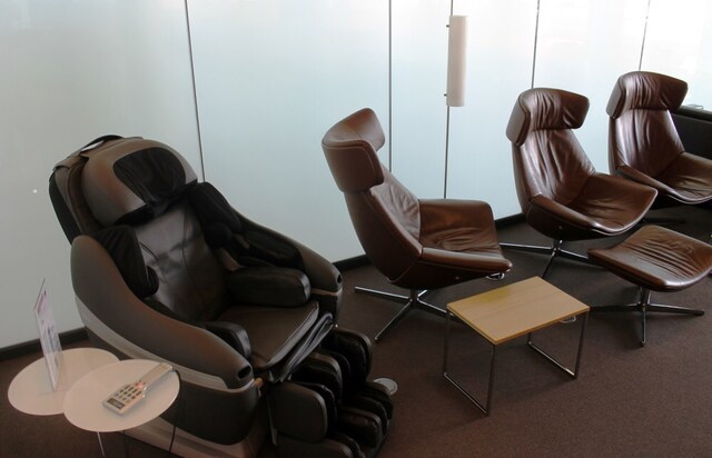 Lounge thumbnail 2