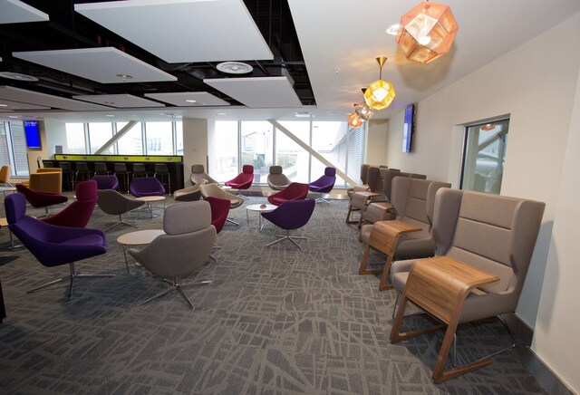 Lounge thumbnail 5