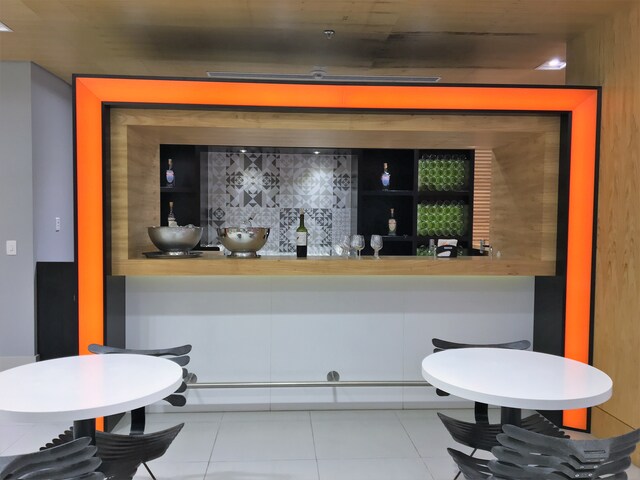Lounge thumbnail 3