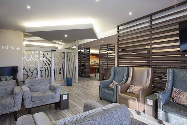 Lounge thumbnail 1